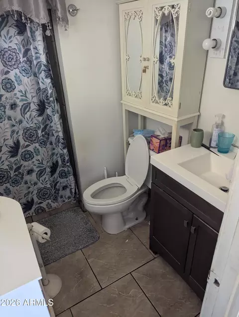 Bath - 425 Cedar St, Page, AZ 86040 photo 1 of 2