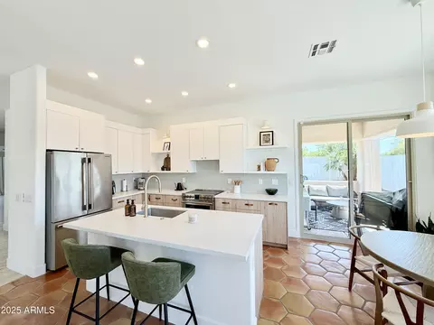 3929 E Carter Dr, Phoenix, AZ 85042