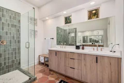 Bath - 3929 E Carter Dr, Phoenix, AZ 85042 photo 1 of 3