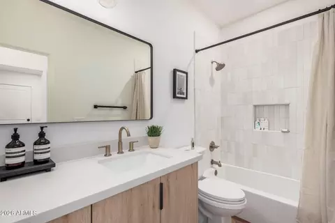 Bath - 3929 E Carter Dr, Phoenix, AZ 85042 photo 3 of 3