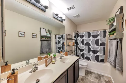 Bath - 1612 E Laurel Ave, Gilbert, AZ 85234 photo 2 of 2