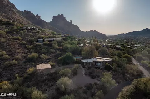 5719 E Starlight Way, Paradise Valley, AZ 85253