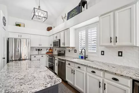 Kitchen - 286 W Gail Dr, Gilbert, AZ 85233 photo 3 of 4