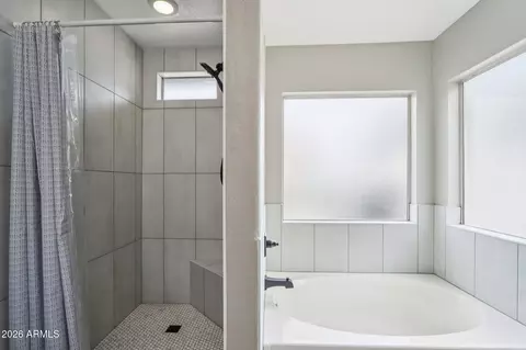 Bath - 286 W Gail Dr, Gilbert, AZ 85233 photo 4 of 7