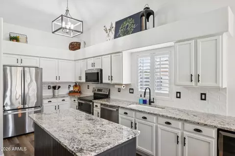 Kitchen - 286 W Gail Dr, Gilbert, AZ 85233 photo 4 of 4