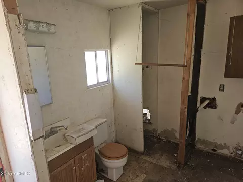 Bath - 4110 E Wagoner Rd, Phoenix, AZ 85032 photo 2 of 2