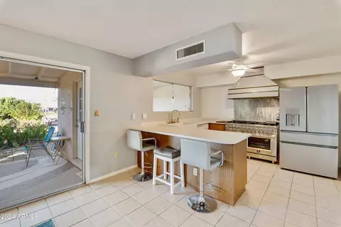 Kitchen - 970 S 80th St, Mesa, AZ 85208 photo 2 of 5