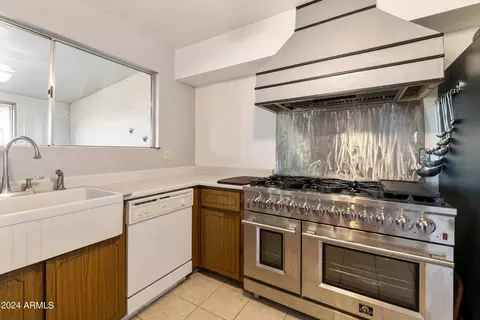 Kitchen - 970 S 80th St, Mesa, AZ 85208 photo 4 of 5