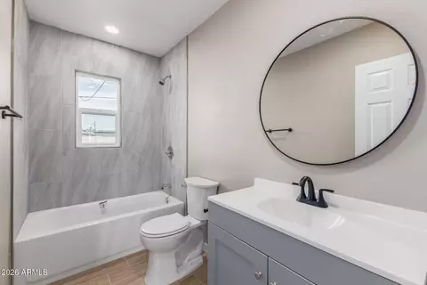 Bath - 1906 E Almeria Rd, Phoenix, AZ 85006 photo 3 of 3