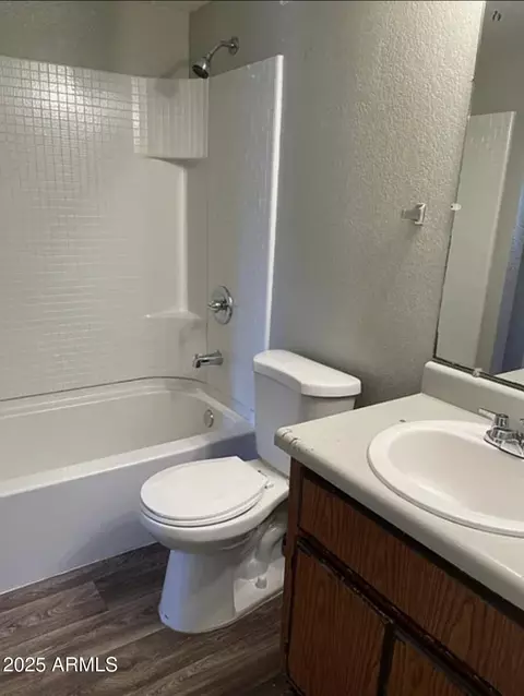 Bath - 2838 E Le Marche Ave, Phoenix, AZ 85032 photo 1 of 9