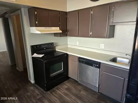 Kitchen - 2838 E Le Marche Ave, Phoenix, AZ 85032 photo 5 of 5