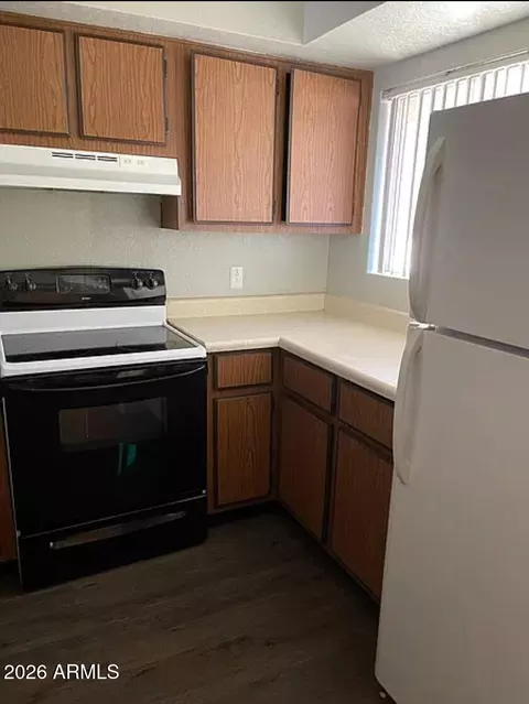 Kitchen - 2838 E Le Marche Ave, Phoenix, AZ 85032 photo 2 of 5