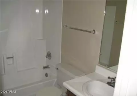 Bath - 2838 E Le Marche Ave, Phoenix, AZ 85032 photo 3 of 9