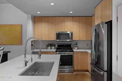 Kitchen - 914 E Osborn Rd #216, Phoenix, AZ 85014 photo 4 of 6