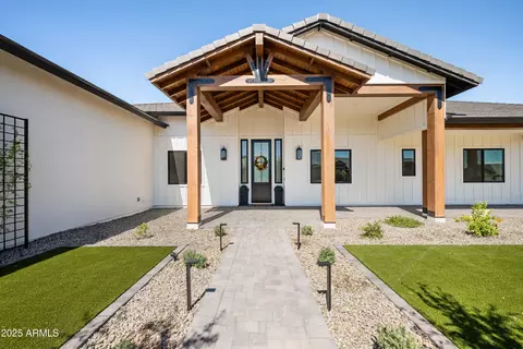 1650 W Lucky Ln, San Tan Valley, AZ 85144