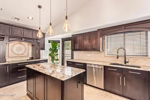 Kitchen - 4829 E Voltaire Ave, Scottsdale, AZ 85254 photo 4 of 7