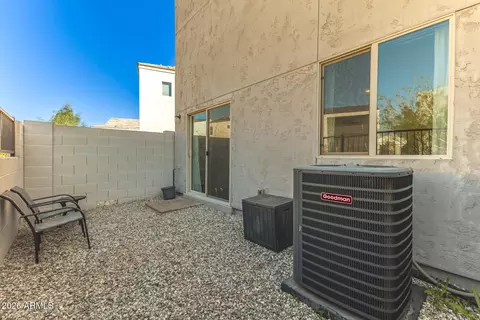 Exterior - 8262 N 22nd Dr, Phoenix, AZ 85021 photo 4 of 9
