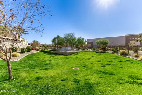 Exterior - 8262 N 22nd Dr, Phoenix, AZ 85021 photo 6 of 9