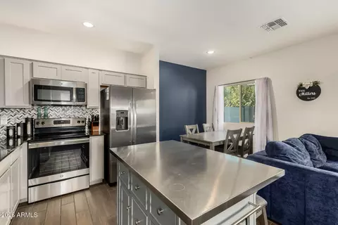 Kitchen - 8262 N 22nd Dr, Phoenix, AZ 85021 photo 3 of 3