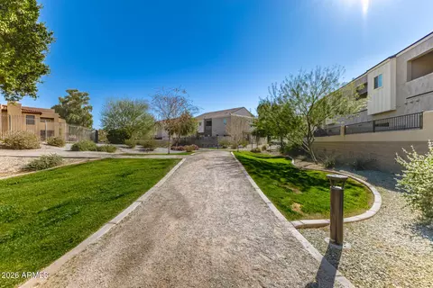 Exterior - 8262 N 22nd Dr, Phoenix, AZ 85021 photo 7 of 9