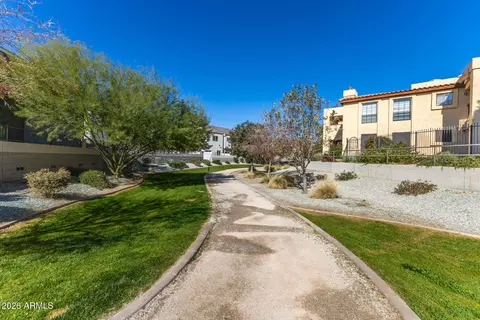 Exterior - 8262 N 22nd Dr, Phoenix, AZ 85021 photo 8 of 9