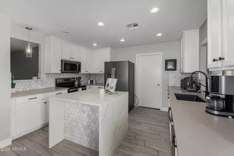 Kitchen - 1022 E Pedro Rd, Phoenix, AZ 85042 photo 2 of 4