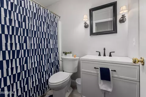 Bath - 1022 E Pedro Rd, Phoenix, AZ 85042 photo 1 of 2
