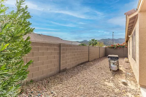 Exterior - 1022 E Pedro Rd, Phoenix, AZ 85042 photo 3 of 6