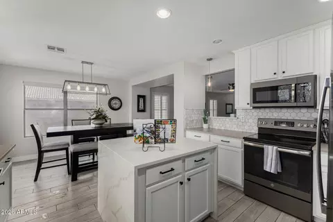 Kitchen - 1022 E Pedro Rd, Phoenix, AZ 85042 photo 1 of 4