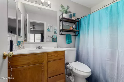 Bath - 1022 E Pedro Rd, Phoenix, AZ 85042 photo 2 of 2