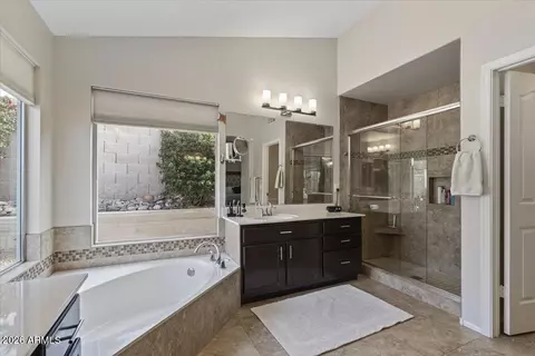Bath - 404 E Mountain Sky Ave, Phoenix, AZ 85048 photo 2 of 5