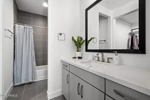 Bath - 4331 N 27th Pl, Phoenix, AZ 85016 photo 2 of 5