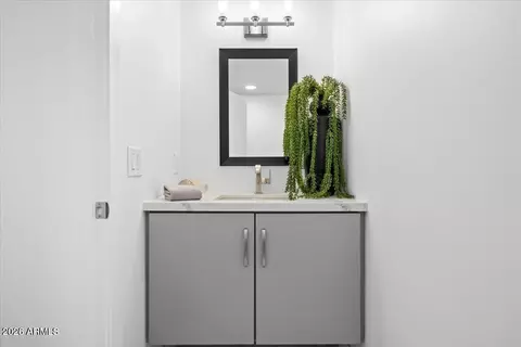Bath - 4331 N 27th Pl, Phoenix, AZ 85016 photo 4 of 5