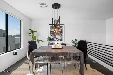 Dining - 4331 N 27th Pl, Phoenix, AZ 85016 photo 2 of 2