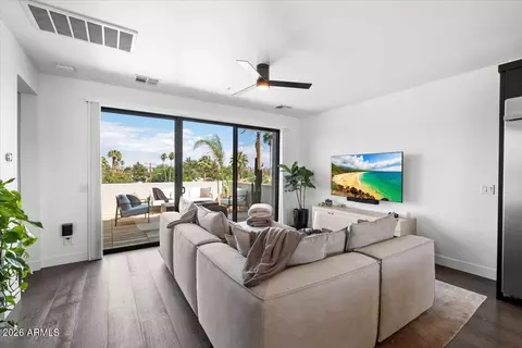 Living - 4331 N 27th Pl, Phoenix, AZ 85016 photo 2 of 3