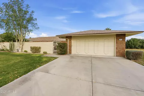 10010 W Manzanita Dr, Sun City, AZ 85373