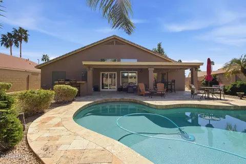 Exterior - 1866 E Sagebrush St, Gilbert, AZ 85296 photo 6 of 7