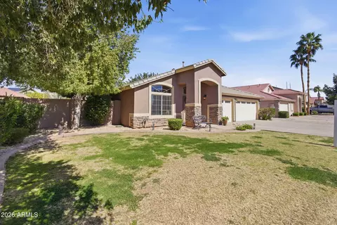 Exterior - 1866 E Sagebrush St, Gilbert, AZ 85296 photo 2 of 7
