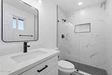 Bath - 534 E Pebble Beach Dr, Tempe, AZ 85282 photo 1 of 3