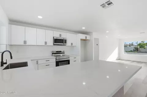 Kitchen - 534 E Pebble Beach Dr, Tempe, AZ 85282 photo 1 of 4