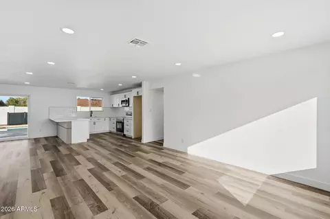 Living - 534 E Pebble Beach Dr, Tempe, AZ 85282 photo 6 of 6
