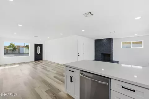 Living - 534 E Pebble Beach Dr, Tempe, AZ 85282 photo 5 of 6