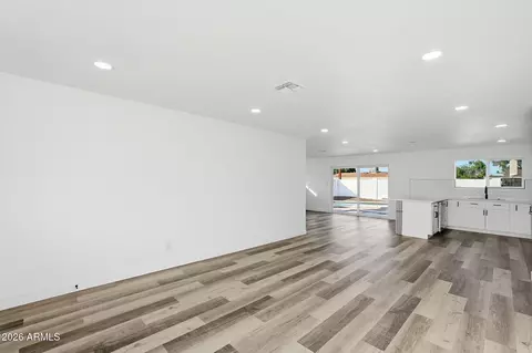 Living - 534 E Pebble Beach Dr, Tempe, AZ 85282 photo 3 of 6
