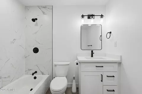 Bath - 534 E Pebble Beach Dr, Tempe, AZ 85282 photo 3 of 3