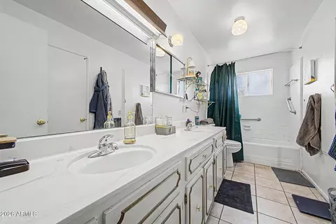 Bath - 1702 E Griswold Rd, Phoenix, AZ 85020 photo 1 of 2