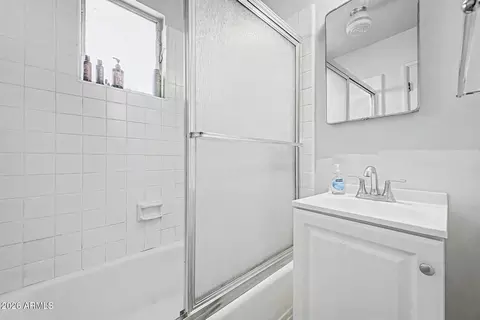 Bath - 1702 E Griswold Rd, Phoenix, AZ 85020 photo 2 of 2