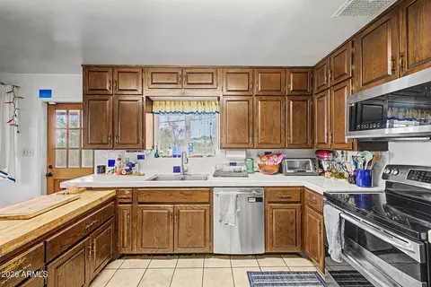 Kitchen - 1702 E Griswold Rd, Phoenix, AZ 85020 photo 2 of 3