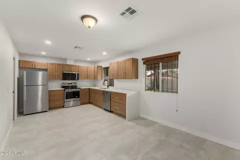 Kitchen - 1915 E Gemini Dr, Tempe, AZ 85283 photo 6 of 7