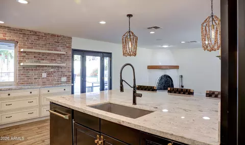 Kitchen - 2016 E State Ave, Phoenix, AZ 85020 photo 7 of 12