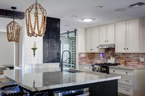 Kitchen - 2016 E State Ave, Phoenix, AZ 85020 photo 11 of 12
